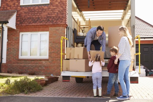 Moving van service with a driver assisting with a booking
